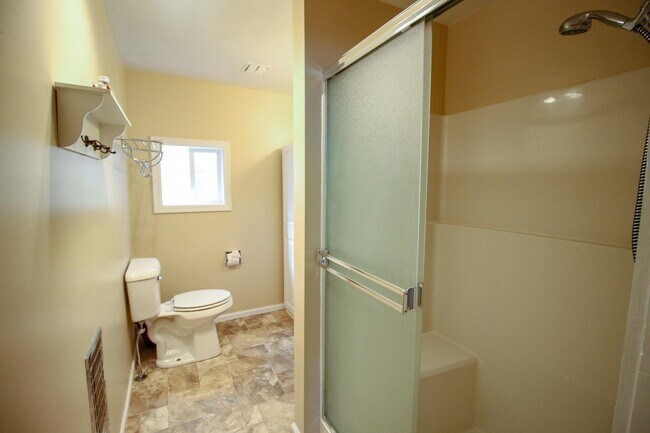 Building Photo - Hillside Cottage! Charming home with a view, 3-bd, 1-ba, fireplace, garage