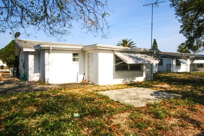Building Photo - 10824 Queens Rd