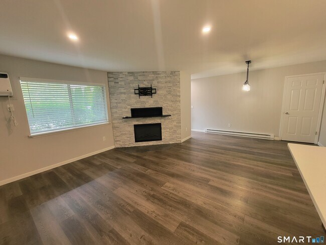 Building Photo - 73 Willow Springs