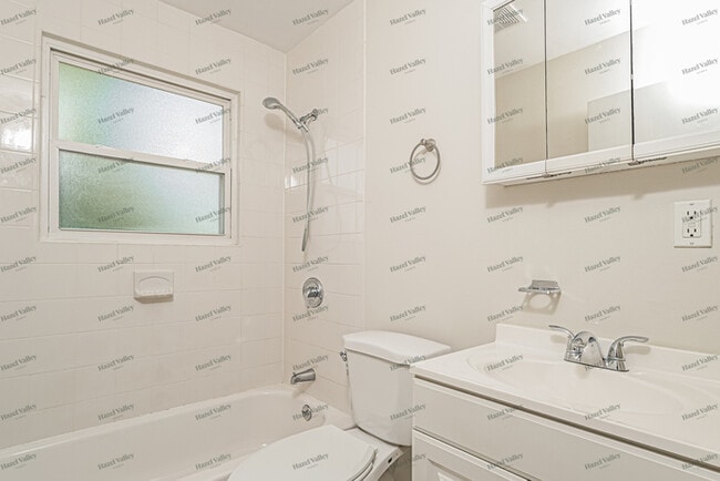 Building Photo - 5031 Tulip Tree Ln