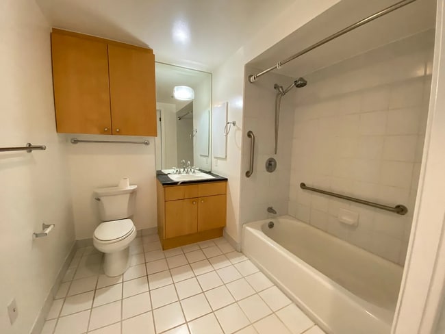 Building Photo - Stylish 1-Bedroom, 1-Bathroom Apartment in...