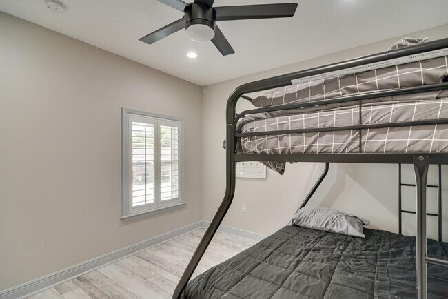 Building Photo - 5100 28th Ave N