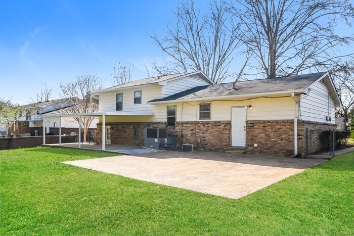 Building Photo - 10007 Camille Dr SE