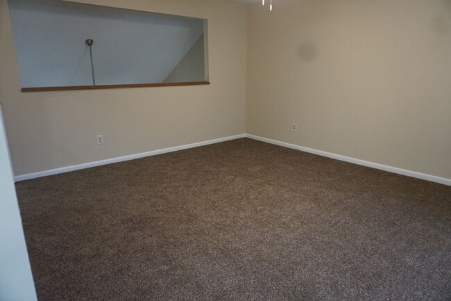 Building Photo - 2 Bedroom End Unit Townhome Near NAS