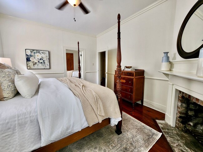 Building Photo - Beautiful, furnished, historic home just s...