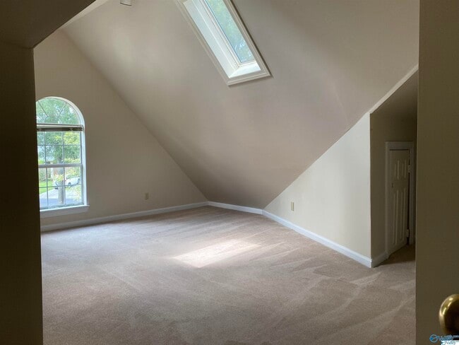 Building Photo - 524 SW Sussex Dr