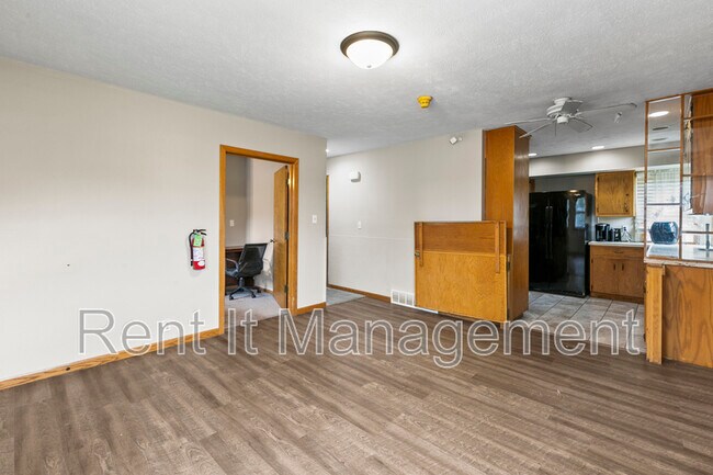 Building Photo - 3701 Saratoga St