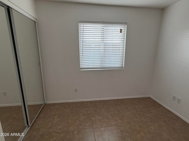 Building Photo - 909 E Escuda Dr