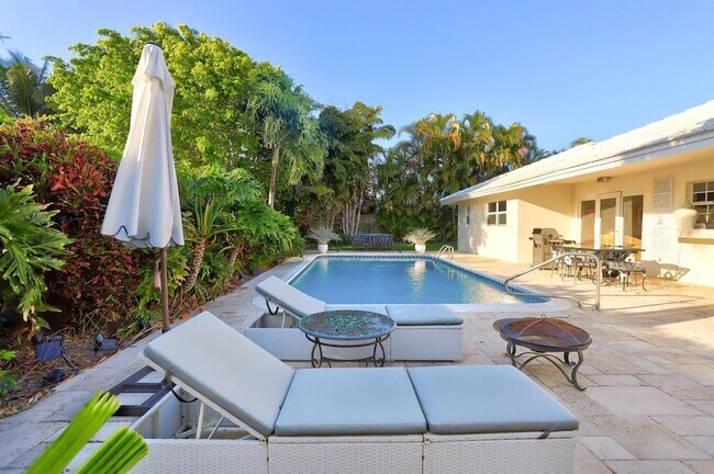 Building Photo - 835 Canary Walk