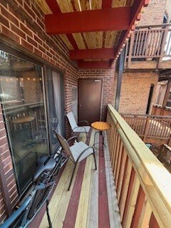 Building Photo - 805 W Oakdale Ave