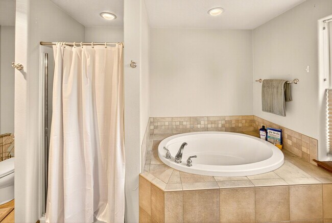 Building Photo - 1719 Lithia Way