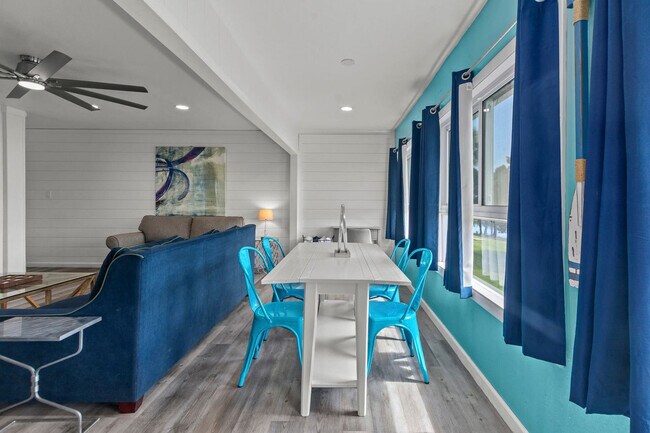Building Photo - 4000 Gulf Terrace Dr