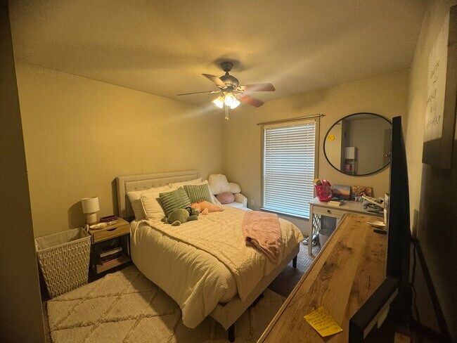 Building Photo - 201 E 19th St