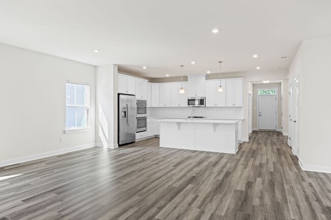 Building Photo - Beautiful 5 Bedroom Home with Attached In-...