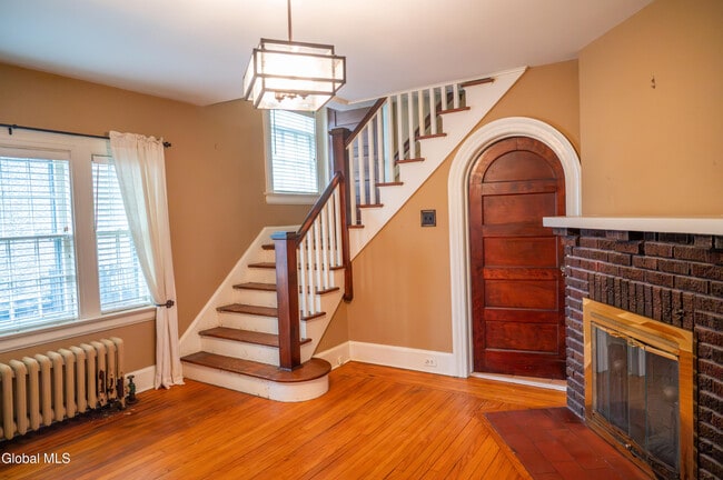 Building Photo - 1347 Union St