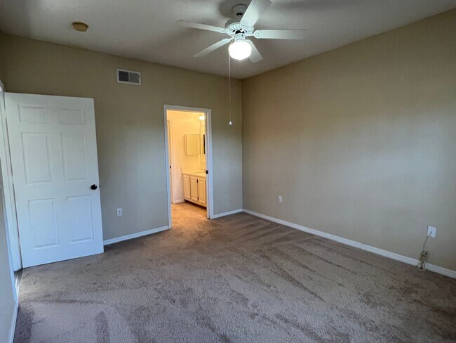 Building Photo - Spacious 2/2 in The Links at Haile #u131