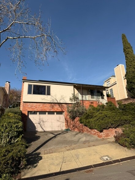 Building Photo - 242 Sandringham Rd