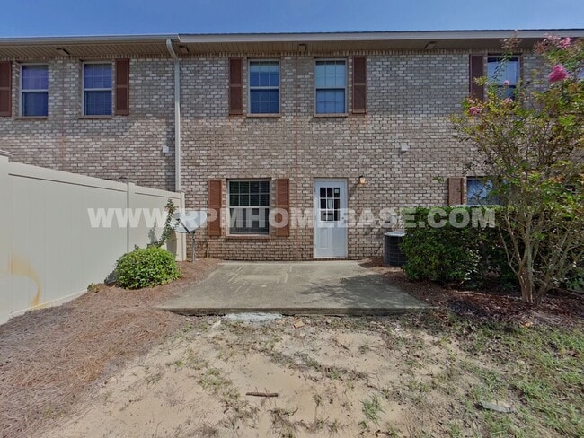 Building Photo - Charming Rental Townhome in Reserve Pointe...