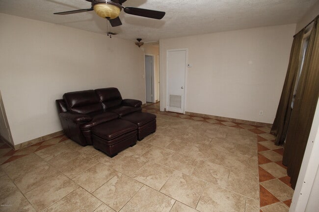 Building Photo - 141 Sea Gull Dr