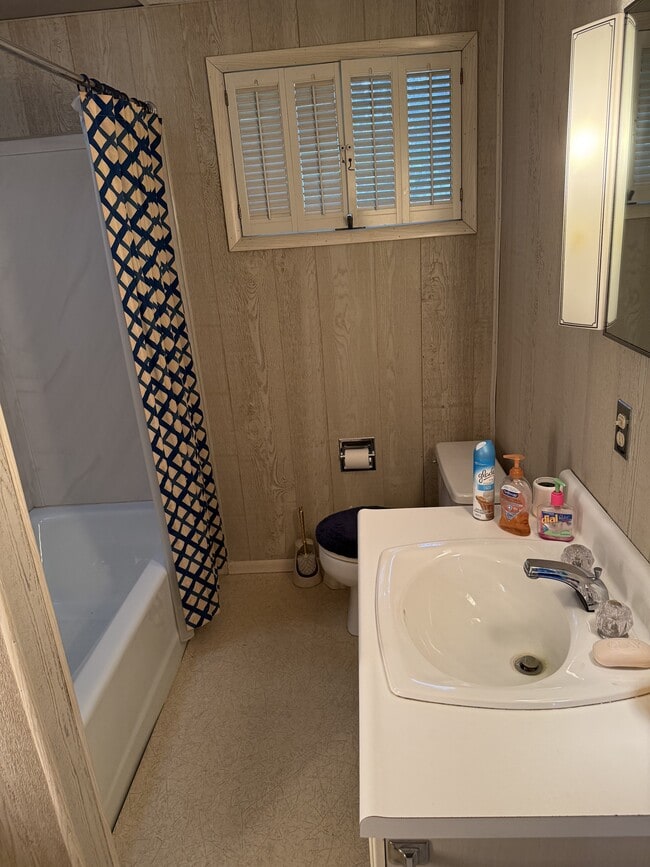 Building Photo - 52 Ostrum Rd