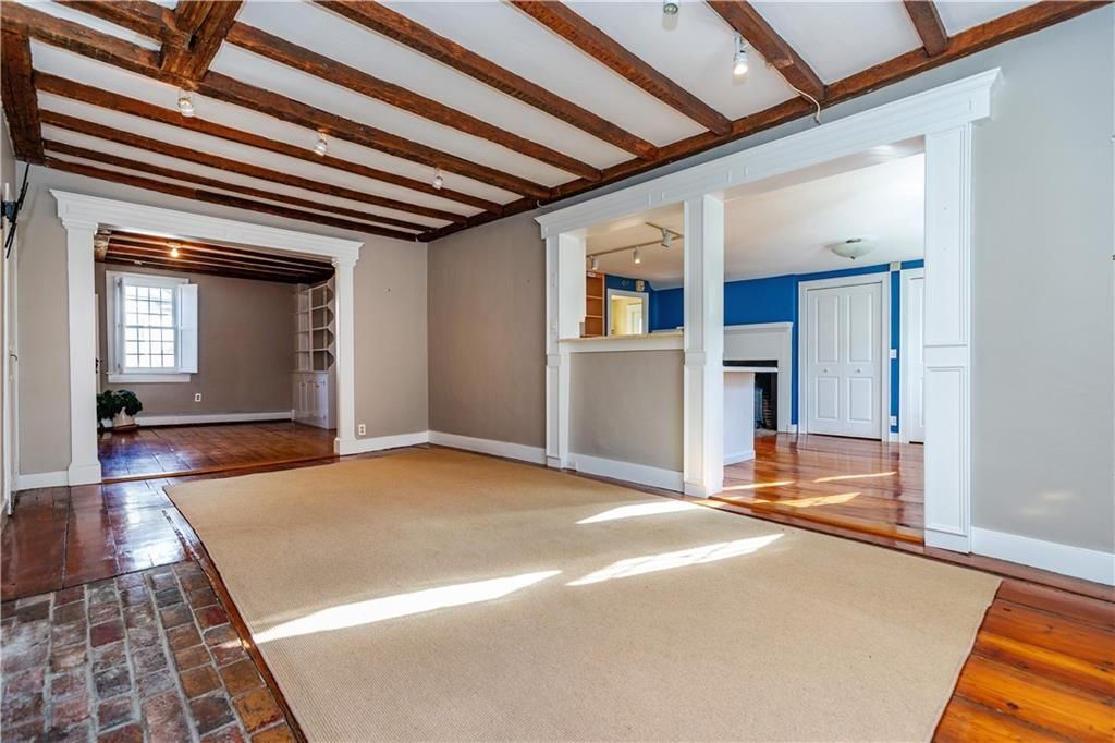 Building Photo - 19 King St