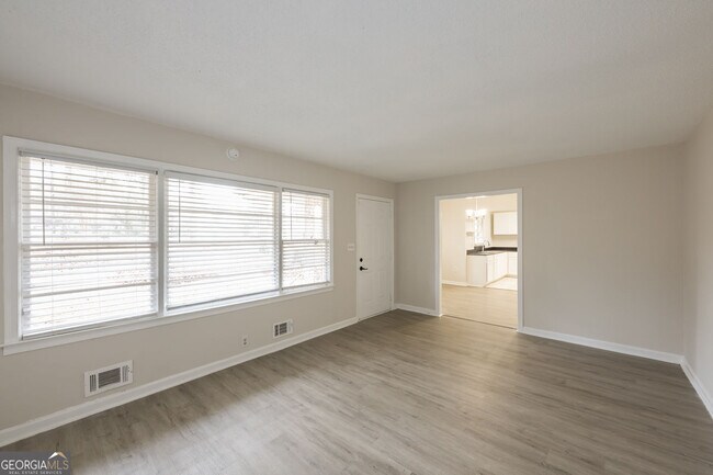 Building Photo - 2058 River Rd