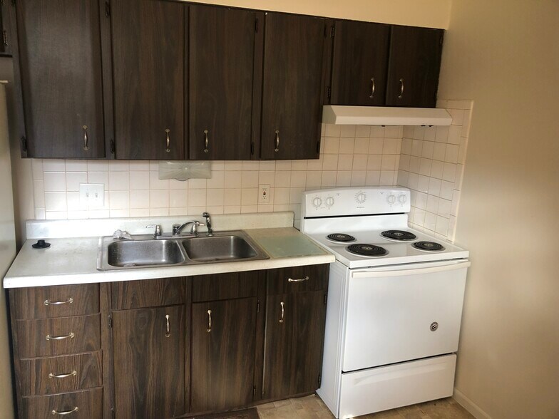 Building Photo - 4002 Esseldale Dr