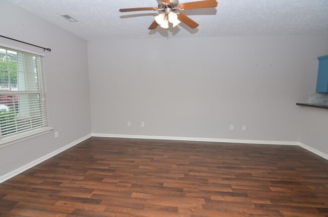 Building Photo - 2455 New Holland Cir