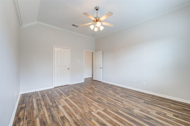 Building Photo - 24615 Lakecrest Bend Dr