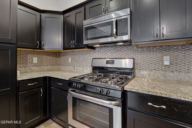 Building Photo - 308 S Manzanita Dr