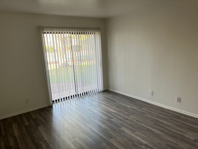 Building Photo - CONDOMINUM - OAK CREEK ESTADOS-VILLAGE OF ...