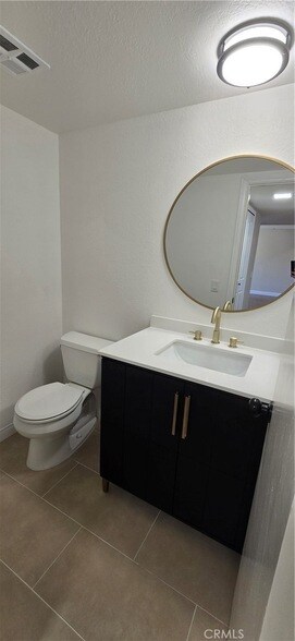 Building Photo - 751 Vía Los Santos