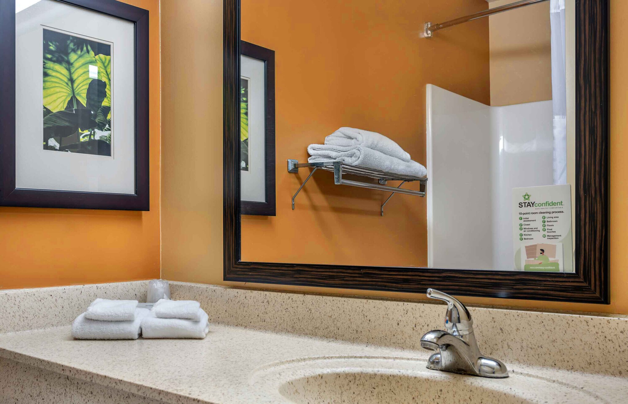 Building Photo - Furnished Studio-Providence - East Providence