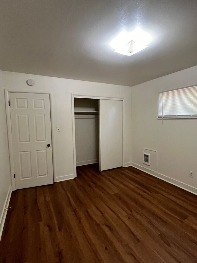 Building Photo - 925-931 Mitchell St