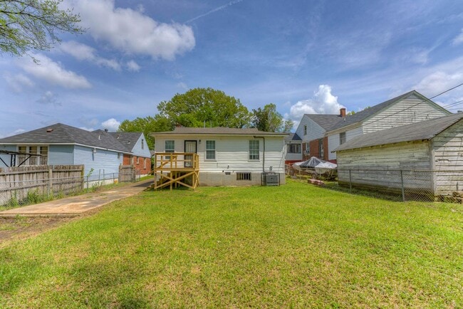 Building Photo - Move-in Special! 1/2 off first month's rent!