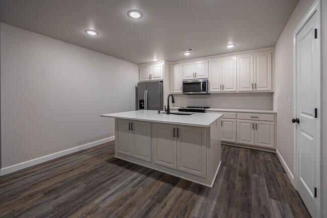 Building Photo - 362 SE 95 RD - BRYSON LAKE