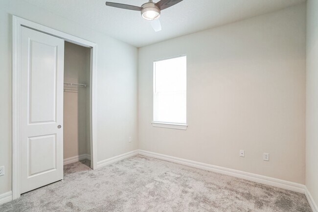 Building Photo - Charming 4-Bedroom Family Home in Serene S...