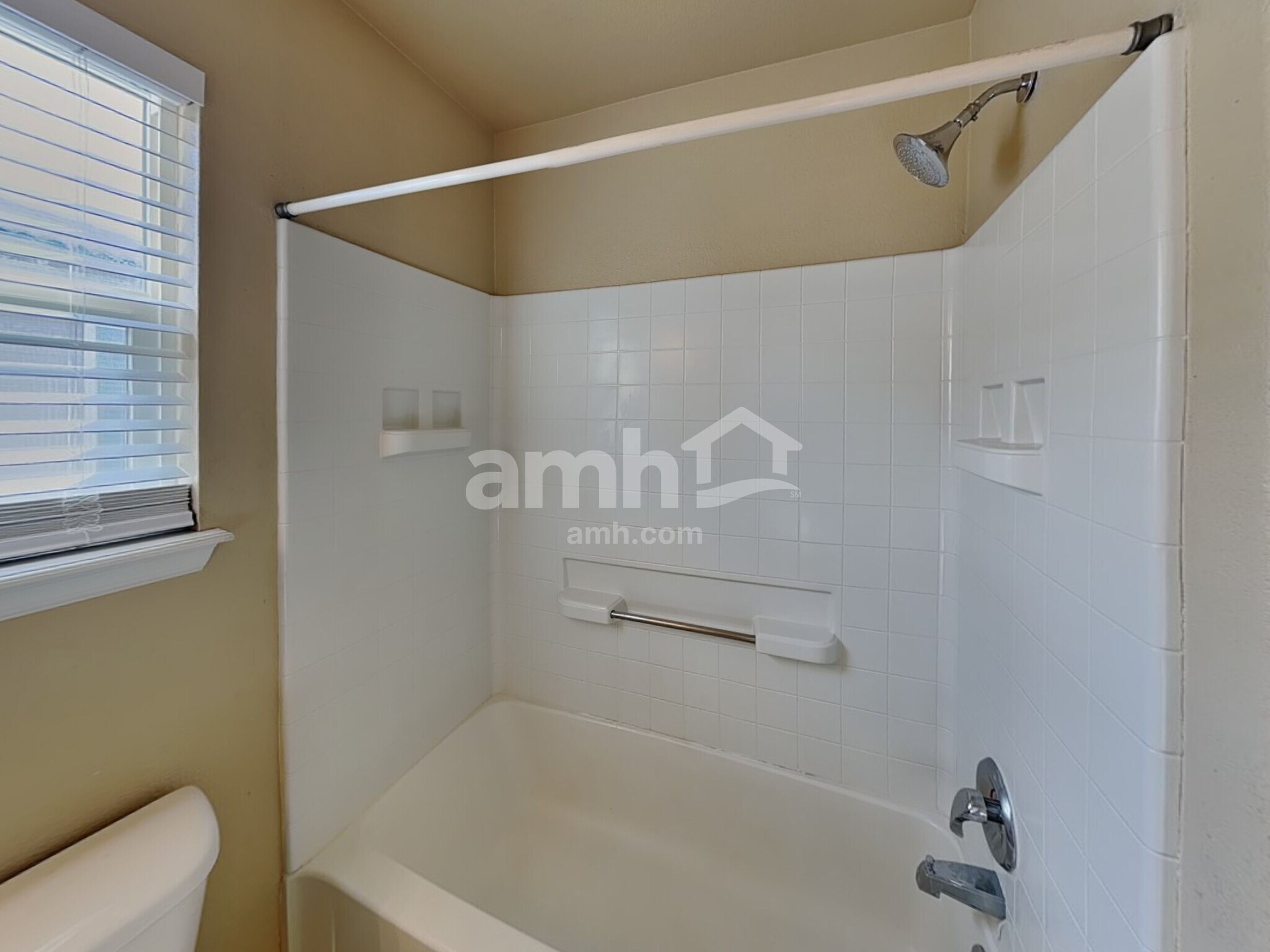 Building Photo - 4892 Waldenwood Dr