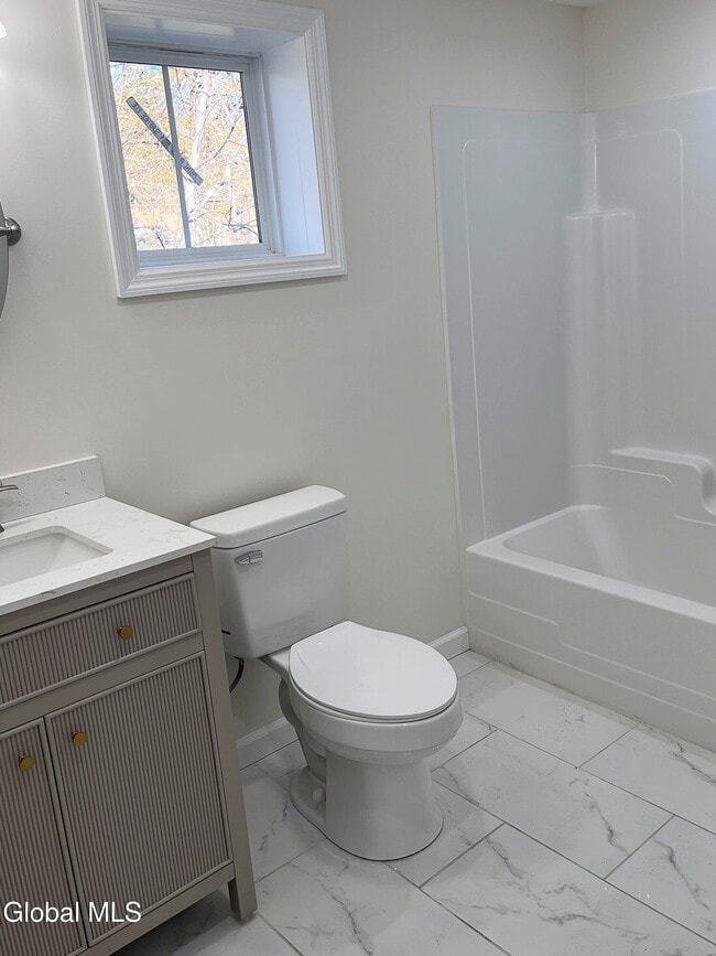 Building Photo - 34 Center St