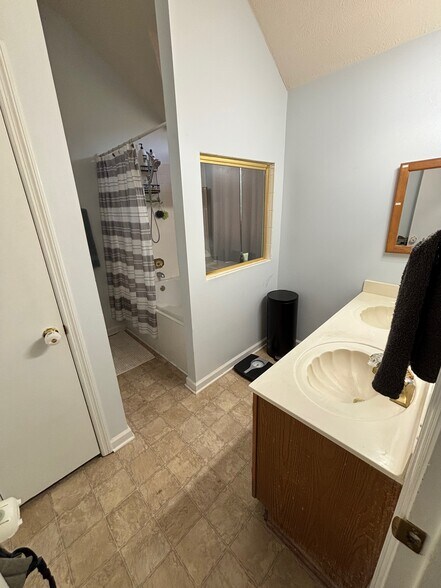 Building Photo - 4808 Davitt Ct NW