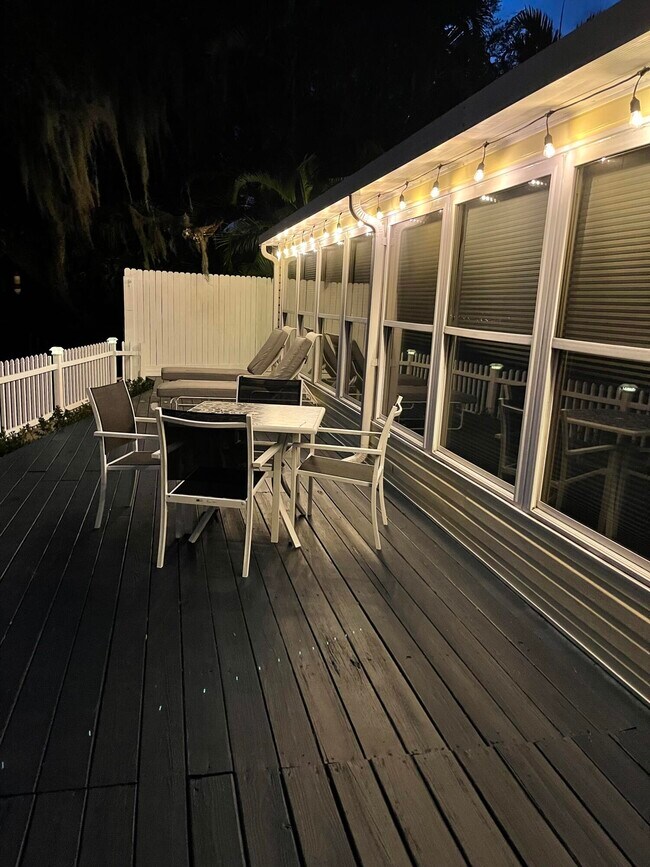 Building Photo - 196 SW Kanner Hwy