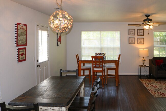 Building Photo - 596 W Moan Pl