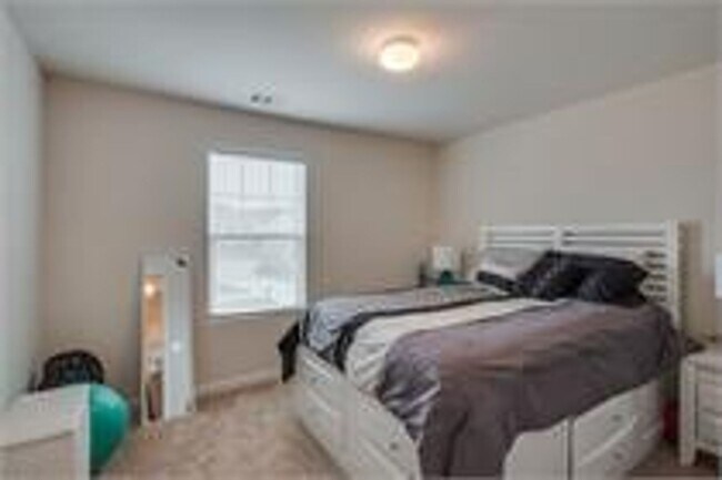 Building Photo - Beautiful 4bd 2.5ba home with Community Am...