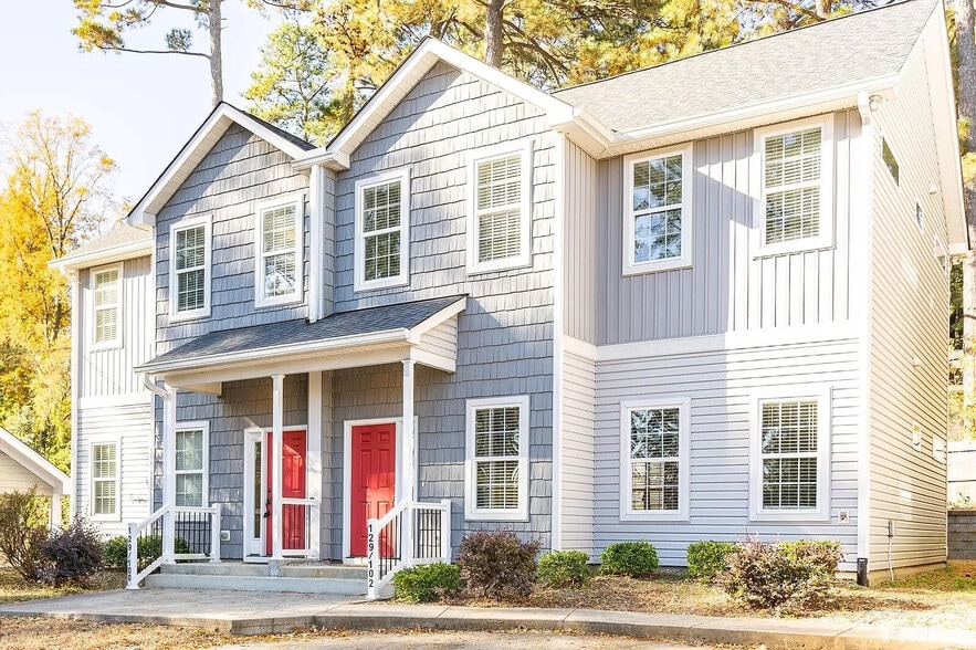 Building Photo - Room in Duplex on Pineland Cir