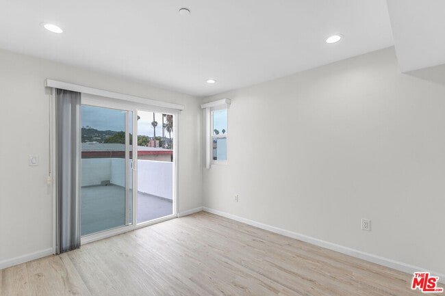 Building Photo - 1409 N Hobart Blvd