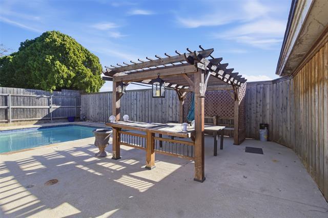 Building Photo - 2504 Northcrest Dr