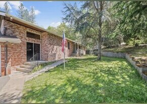 Building Photo - 301 Red Spur Dr