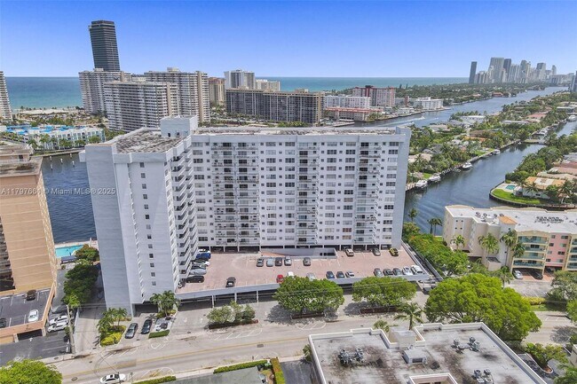 Building Photo - 137 Golden Isles Dr