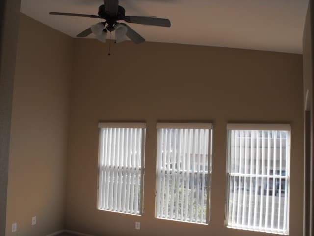 Building Photo - Spacious Henderson townhouse featuring   3 bedrooms PLUS 2 car garage.