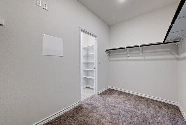 Building Photo - 3000 Sudha Dr